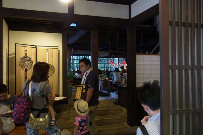 日牟禮茶屋。最近、名古屋にもクラブハリエのカフェができたようで、実はたねやのお茶屋さんのほうが珍しいんじゃないかとあとでおもいました＾＾；。でも、ここで食べるバウムクーヘンはまたちょっと違うものなのかもしれませんが（賞味期限当日のものがあるだけあって）。なので、次回は是非たねやでお茶したいと思います♪