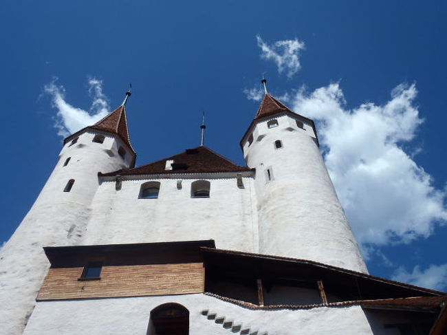 下から見るとドドーンとそそり立ってます。