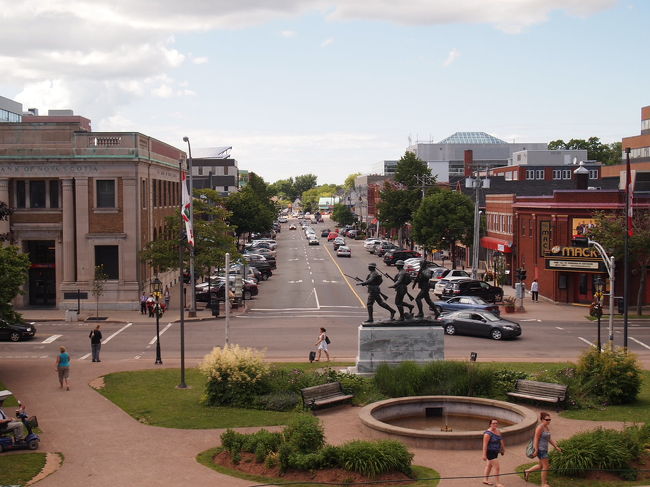 プロビンスハウスから道が伸びています。