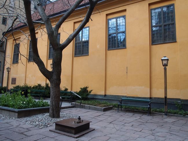 ガムラスタンで見たかったアイアンボーイを探しに行きました！<br />日本人の観光客以外は気にしてないようで<br />人だかりもなく最初は通り過ぎてしまいました＞＜