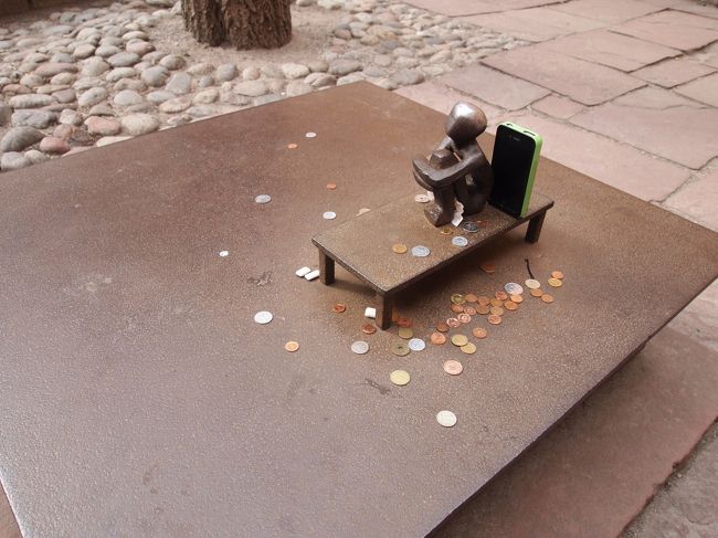 アイアンボーイの拡大写真です。<br />ボーイの後ろにiPhoneを置いてみましたｗ