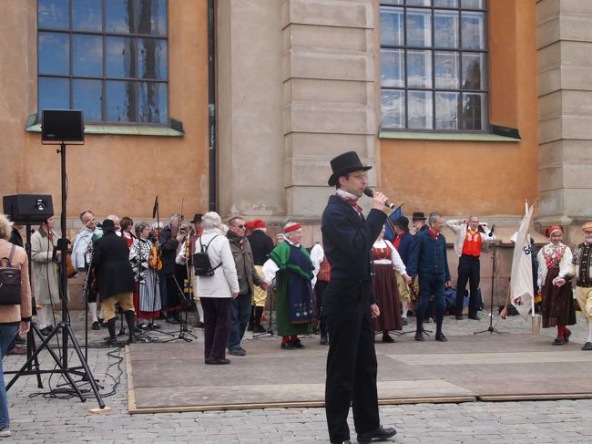 うろうろしていると何やら民族衣装を着ている人が<br />イベントをやってたのですが、<br />スウェーデン語で話していたので<br />よくわかりませんでしたｗ