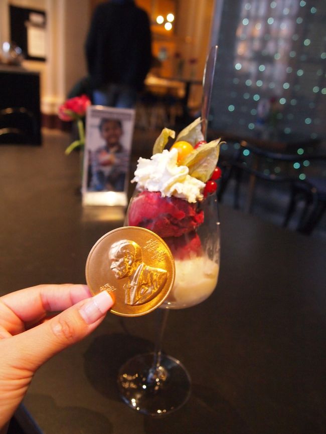 実際にノーベル賞授賞式の晩さん会で出されるものと<br />同じアイスだそうです。<br />カシスのシャーベットがおいしかったです☆