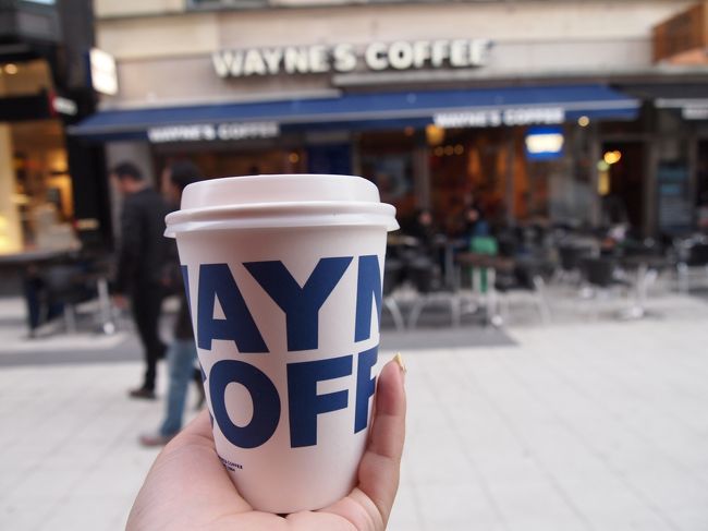 ストックホルム市内でよく見かけた<br />WAYNE'S　COFFEEのTake Awayカップが<br />かわいかったのでパシャリ