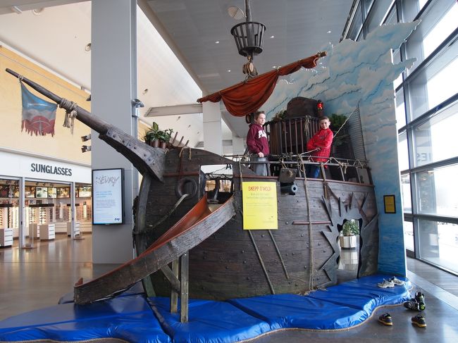 いろんな場所に子供たちが遊べるスペースがありました。<br /><br />こちらは船をイメージしたもの。<br />子供の遊び場も手が凝ってます。