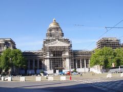 最高裁判所。

なんかとっても印象的な建物ですね。