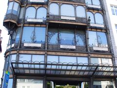 楽器博物館へ。

かばんはクロークへ預けます。
写真は、フラッシュをたかなければOKでした。

入口でオーディオガイドを渡され、B1からめぐります。

楽器の前を通ると、全部ではありませんが音色が聞けるという仕組み。
結構楽しかったです。

------------------------
◆楽器博物館入場料 5ユーロ