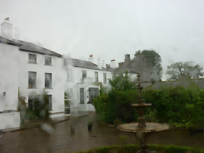 雨の出発となりました。