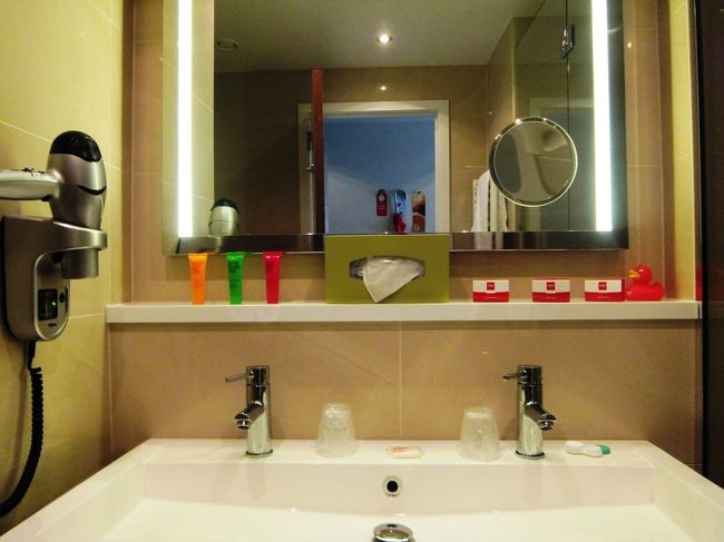 洗面所や部屋の中がそれぞれ違っていて、みんなワーワー言いながら他人の部屋をのぞいていました。