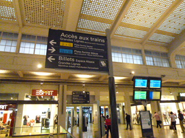 あちこちに案内表示があります。