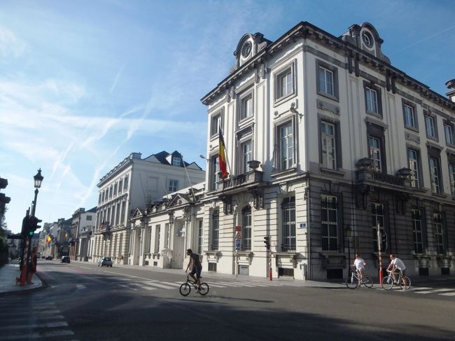 つくづく、思いました…<br />次に買うカメラは、GPS機能付き。<br />たぶん、グーグル地図ですっと辿りつけるようになっているのでしょう。<br />建物の名前を調べるには〜<br />調べても、どうにも分りません。分った方、教えてくださいね。