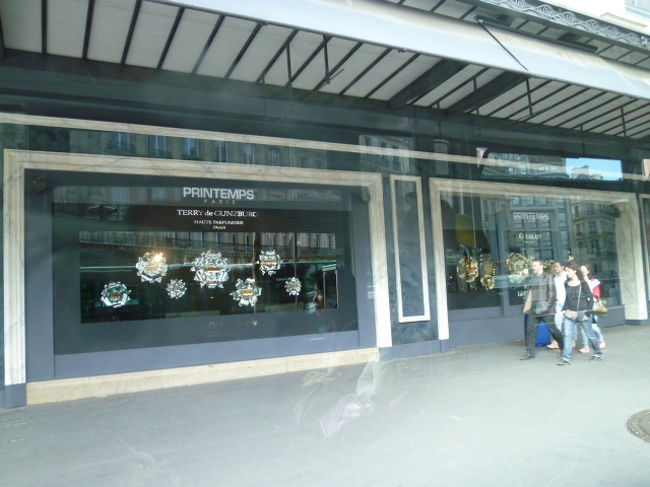 こちらの方がより若い人向けでおしゃれな感じがしますが余り見てないので。<br /><br />他にルーブル美術館の地下街のショッピングモールも便利なので後日載せる予定です。