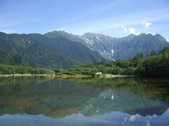 天気いいので穂高連邦もよく見えます

とりあえず河童橋を目指して歩き始めることに