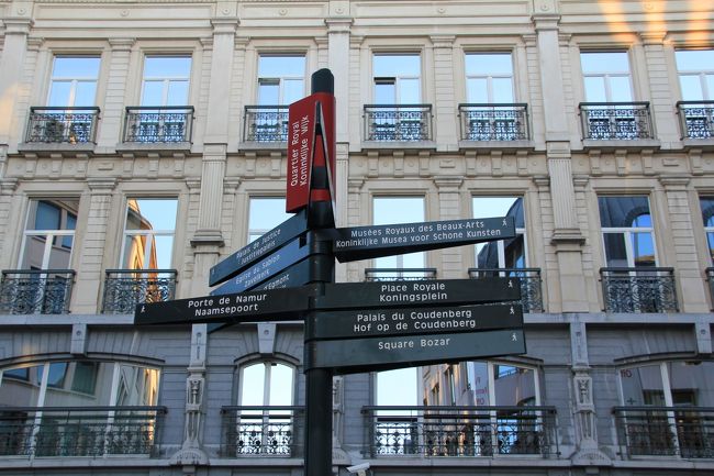 ロワイヤル広場<br />道案内の標識がカッコイイ。いかにも外国！