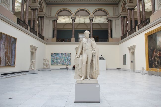 王立美術館に入場<br />