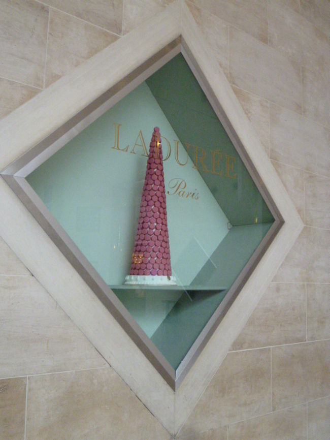 シンプルな装飾ですが何とも上品で、女性を引きつけそう。