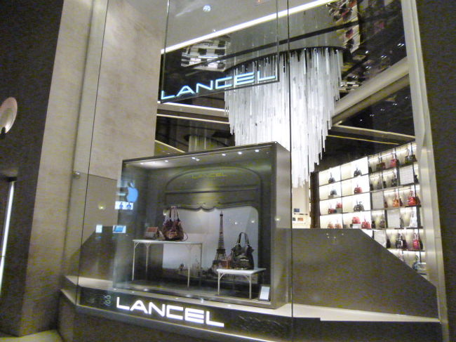 フランスの代表的ブランドのランセル。<br /><br />あちこちでお店を見かけました。