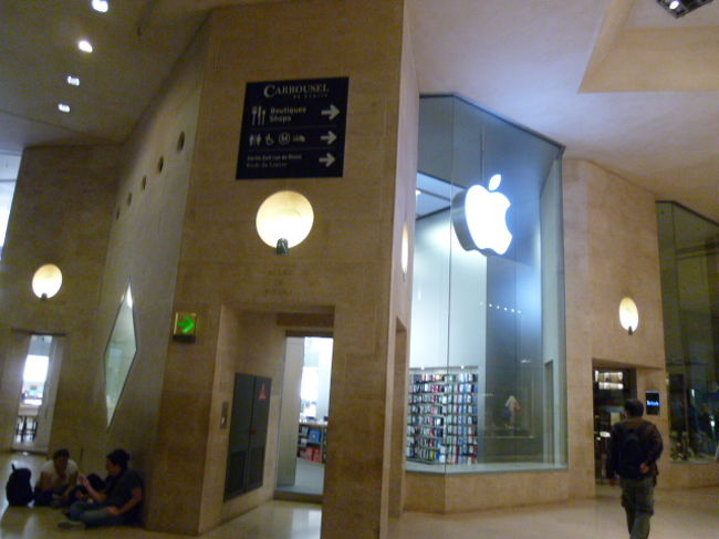 アップルのお店もありました。