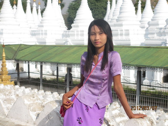 ビルマ マンダレー特急旅行 ３９ お寺の中のミャンマー女性たち マンダレー ミャンマー の旅行記 ブログ By ちゃおさん フォートラベル