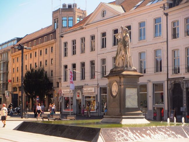 聖バーフ広場だと思います。<br />この像は…え〜と、調べることがまたできました！