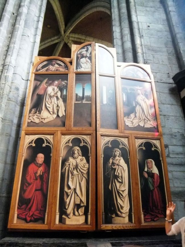 「神秘の子羊」だそうです。<br />「一部が修復中で、パネル展示」と日程表に書いてありました。