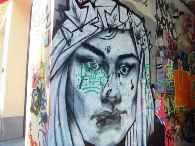 ベルギーは漫画が重要な文化で、大きな漫画博物館があります。<br />先日、世界不思議発見でも放送していました。<br /><br />ここは、自由に落書きできる通りです。