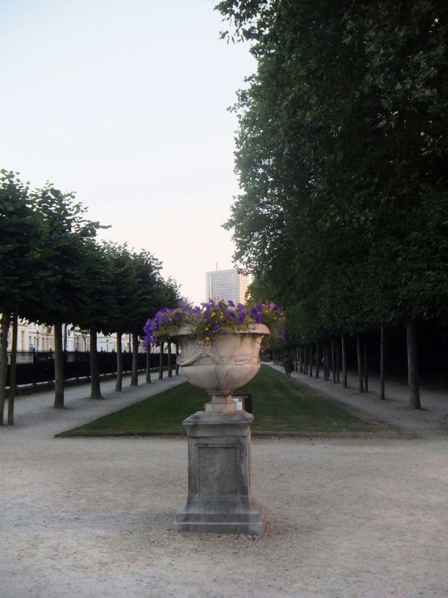 公園は、地図で見ても広そうです。<br />明日は、ベルギーでも憧れの街　ブルージュに行って、観光とお祭り見物！<br />楽しみです♪♪