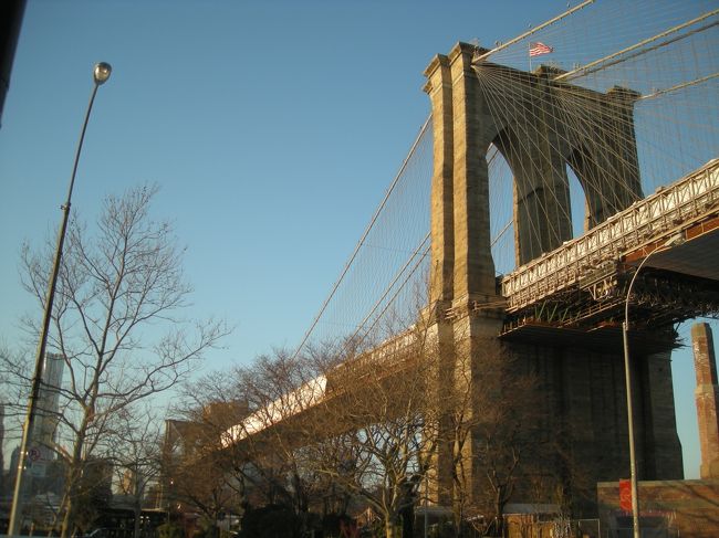 暗くなる前に帰らねばと帰路につくが、いったいどうやったら橋にのれるのか分からず、とりあえず橋に近づいてみた。<br /><br />近影。