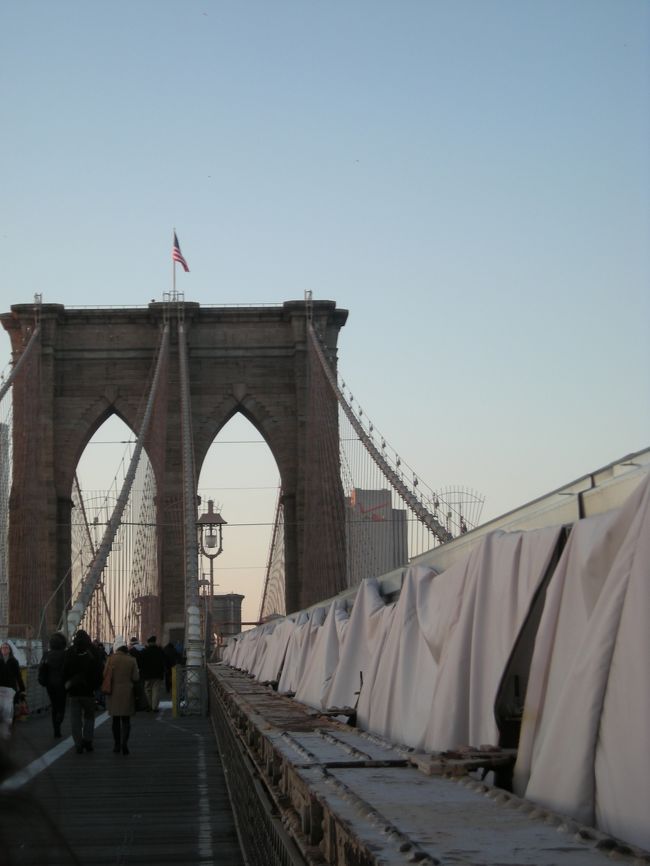 ブルックリン側は修繕工事中でした。