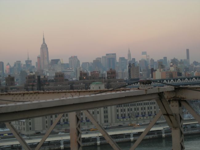 マンハッタンがみえてきたー！<br /><br />ちなみに、大吹雪後のＮＹ、雪も解けない気温、海の上、夕方。。。<br />極寒です。