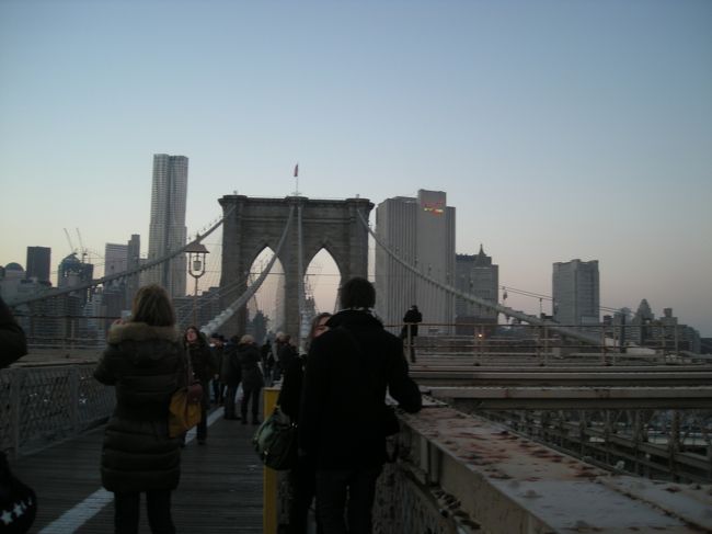 半分を渡りました。人が多くなってきた。