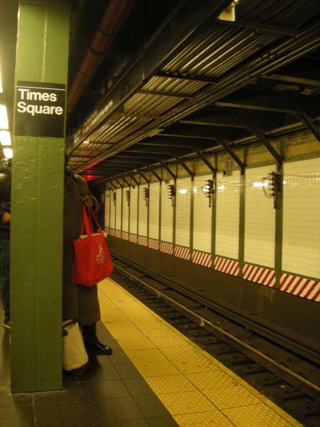 タイムズスクエアの駅。<br /><br />地下鉄ももう慣れたもんです。へへへ。