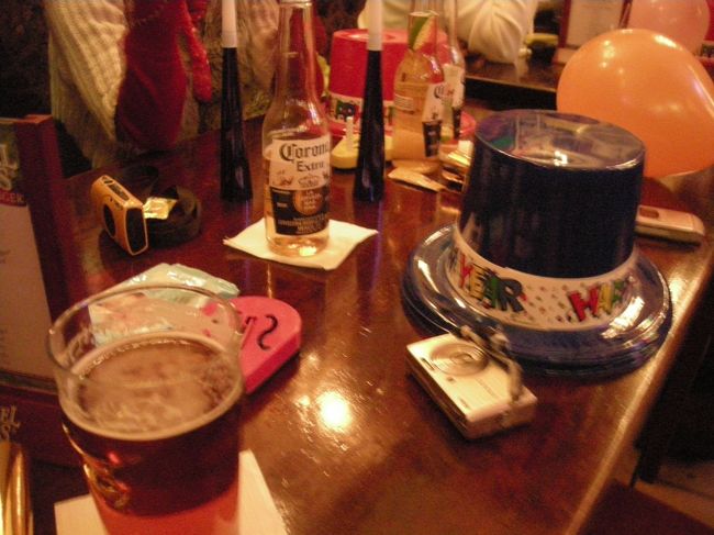 ハッピーニューイヤー！<br />パーティーグッズが店から支給され、みんなで大盛り上がり！