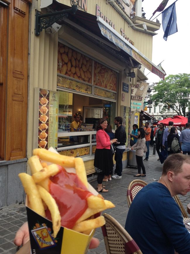 フリッツ。<br />トマトソースを選んだのですが<br />たっぷりすぎて。。<br />何もなしをオススメします。