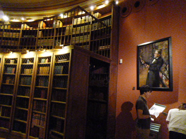 書物がいっぱいです。<br />なんかいい雰囲気です。