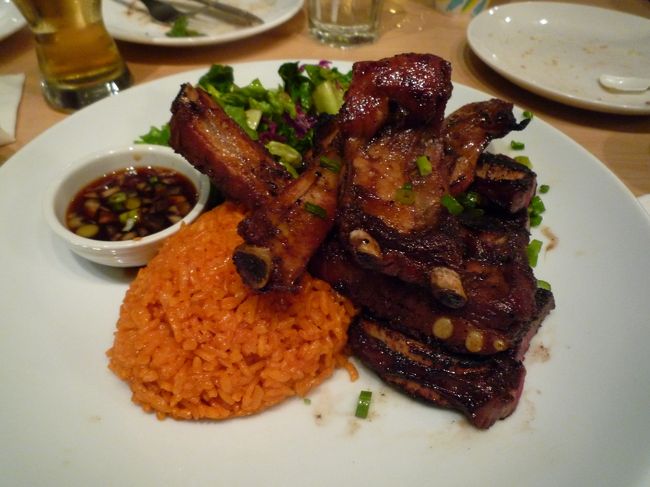 これがＨＩＢＡＣＨＩの三種盛り。<br /><br />隣が誕生日のお祝いをしてて、長男がケーキを羨ましそうに見ていたら、1カット、いただけました（笑）。<br /><br />甘いけど、うまし！