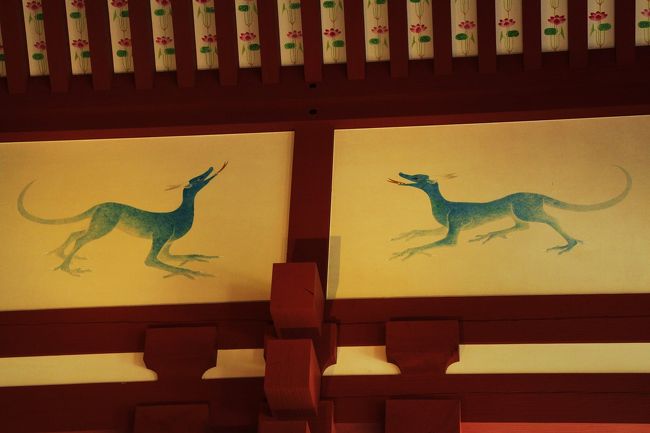 東大寺や現在の奈良の市街地がある東の方向を守る青龍。