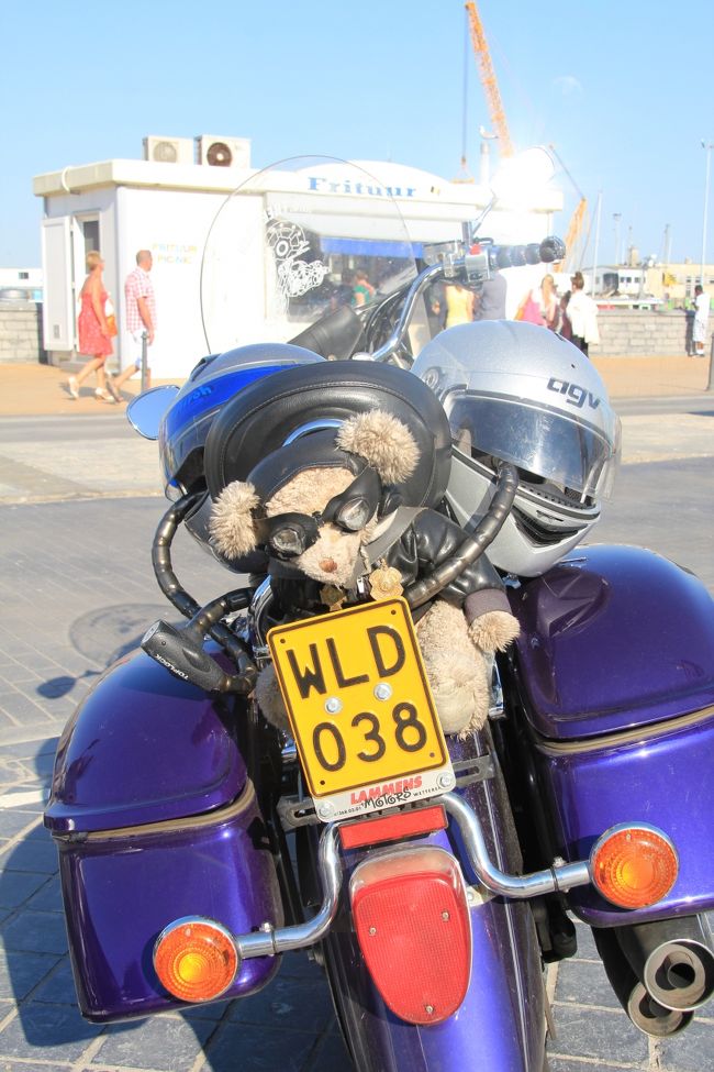 ほんの短い時間でしたが、オステンドで浸かった、北海のひんやりした海の感触が、足の先に残っています。