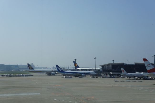 ☆１日目☆<br /><br />快晴の成田、今年２回目の１タミから出発！<br /><br />ＧＷ時期は航空券代ってホント高いよね。。<br />おまけに燃油サーチャージで追討ち。<br />その中でも運賃お安めだったＬＨで出発することに。<br />１２：００発ＬＨ７１５便でミュンヘンまで。<br />そこから乗換えて、ナポリへ。<br />ナポリは予定なかったけど、空席がなくって仕方なく。。<br />でも、行った事ないとこに行くってワクワクするよね！<br /><br />