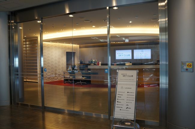 ＤＬラウンジ受付でＯｎｅＤａｙ-Ｐａｓｓ（＄５０）を購入して中へ。<br />