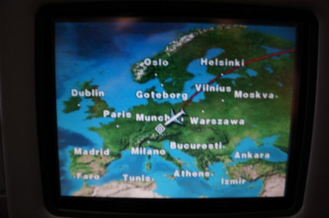 お酒飲んで、映画観て、ウトウトしてると、もう直ぐ到着だよ！<br />