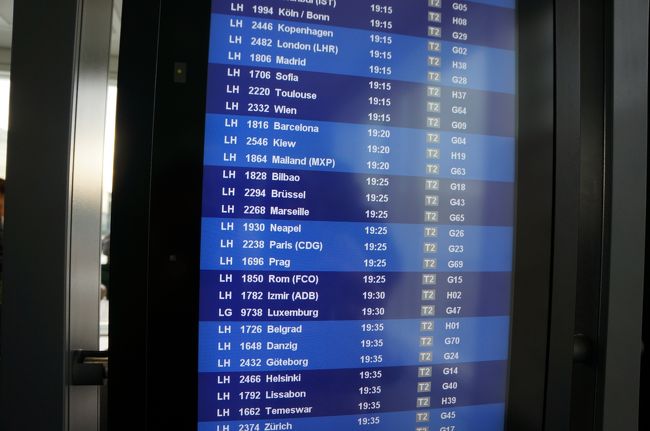 無事、ＭＵＣ到着！<br />ドイツもイタリアもシェンゲンだから、ＭＵＣで入国審査。<br />意外とキッチリ聞いてきてビックリ！<br /><br />ＥＵＲでは乗継が初めてだったけど、難なくクリア！<br />ふぅー。。。<br /><br />ささ、次のフライトはどこから出るのかな？