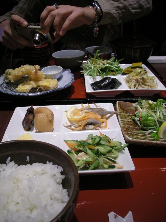 駅中？駅隣？のデパート内のレストラン。<br />おばんざい、ばんざい。