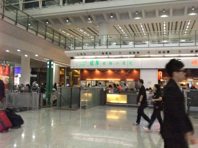 登録自体は５分程度で終わりました。<br /><br />まぁ、私はスタンプほしい派なので、並ぶ気になれない時に使うと思います。笑<br /><br />税関を抜けた後はもちろんココ。