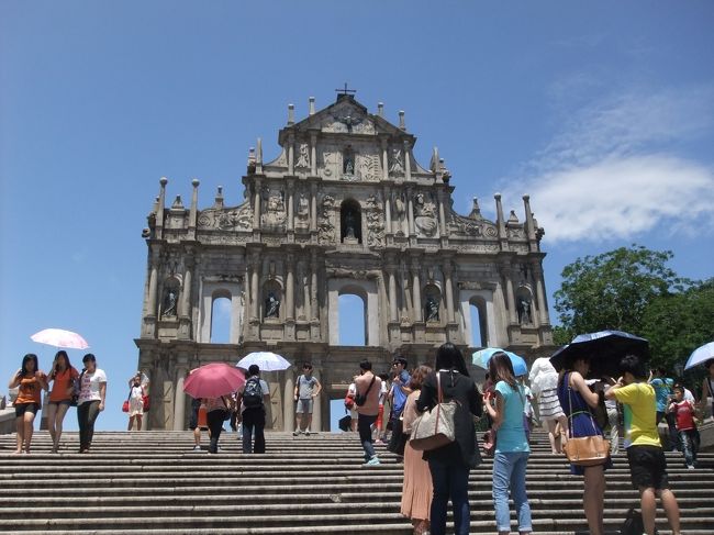 更に歩いて聖ポール天主堂跡へ。