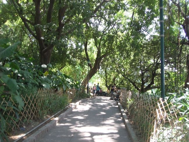 そこからモンテの砦へ。<br /><br />とにかく暑かったので、途中休憩しながら登ります。<br />