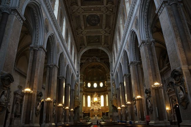 中に入ってみると、ヨーロッパに来たな。って思わせてくれる。<br />厳かな雰囲気。