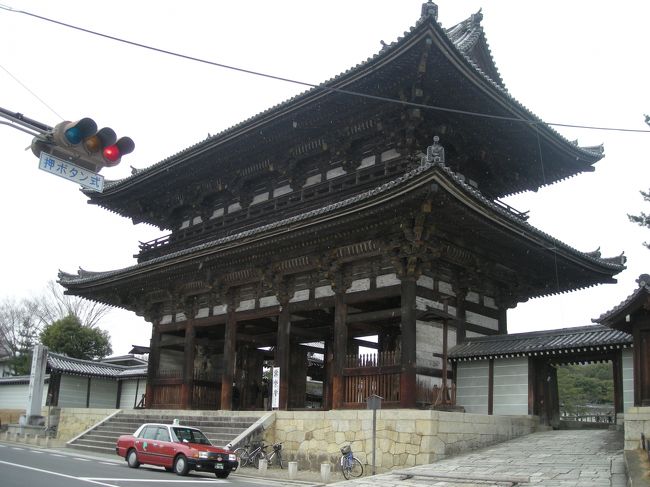 仁和寺<br /><br />雪が降ってきました。<br />2月はやっぱりまだ早い。