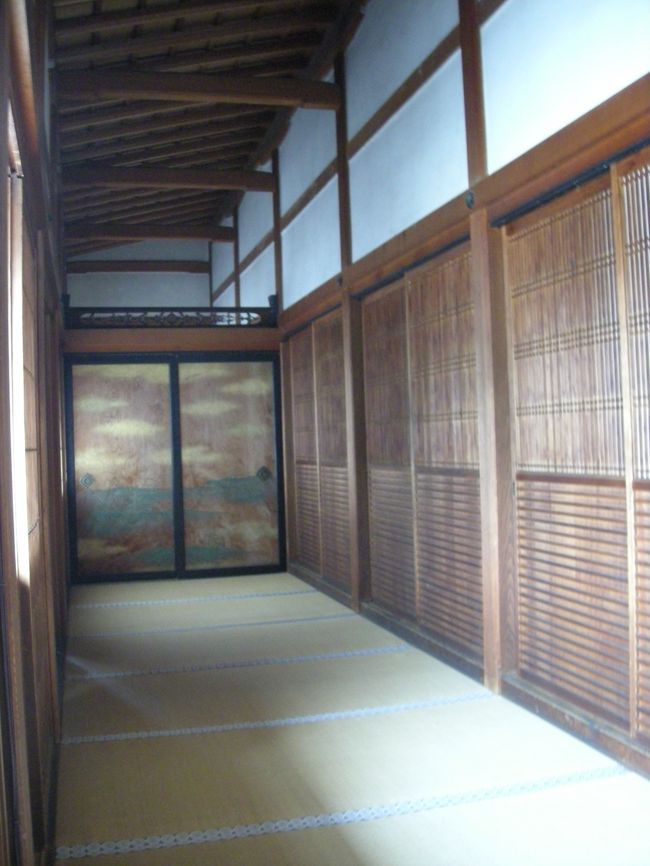 外の縁側から顔が出せます。