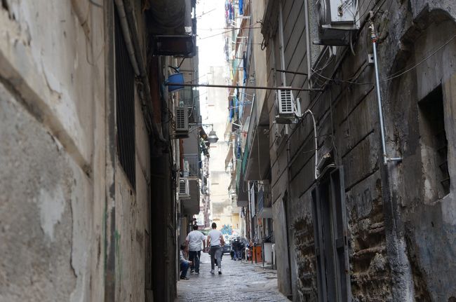 ちょっぴり早目に着いたから、ｏｐｅｎまで辺りを散策。<br />駅前よりももっとディープな下町感。